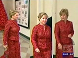 На торжественном приеме в Белом доме в честь Рождества, на который были приглашены представители моды и звезды шоу-бизнеса, произошел неприятный казус. На вечере появились три женщины в одинаковых красных платьях от Oscar de la Renta