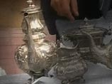 Средь бела дня в Эрмитаже неизвестный разбил витрину и попытался украсть серебряный кувшин Средь бела дня в Эрмитаже неизвестный разбил витрину и попытался украсть серебряный кувшин