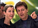64-летний Пол Маккартни и 38-летняя Хизер Миллс объявили о своем решении развестись в мае 2006 года, после четырех лет брака, от которого у них есть маленькая дочь