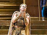Тенор Роберто Аланья, исполнявший в опере "Аида" роль Радамеса, был освистан частью публики и отказался продолжать петь
