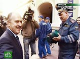 В начале осенней сессии Государственной думы руководство партии известило широкую общественность о своем нежелании пользоваться "мигалками", аргументируя это заботой о рядовых автомобилистах В начале осенней сессии Государственной думы руководство партии известило широкую общественность о своем нежелании пользоваться "мигалками", аргументируя это заботой о рядовых автомобилистах