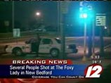 По данным полиции, неизвестный мужчина в бронежилете, вооруженный винтовкой и полуавтоматическим оружием, вошел в стриптиз-клуб Foxy Lady в городе Нью Бедфорд в 2:30 ночи, открыл огонь по посетителям и захватил несколько человек в заложники