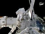 Астронавт NASA Роберт Кербим и шведский астронавт Кристер Фуглесанг завершили выход в открытый космос Астронавт NASA Роберт Кербим и шведский астронавт Кристер Фуглесанг завершили выход в открытый космос