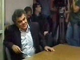 Отметим, что адвокат Тихомирова Петр Соломатин считает, что его подзащитный, который вел себя странно во время заседаний суда (крестился и читал молитвы), не вполне вменяем Отметим, что адвокат Тихомирова Петр Соломатин считает, что его подзащитный, который вел себя странно во время заседаний суда (крестился и читал молитвы), не вполне вменяем