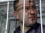 Адвокаты Букреева и правозащитники не сомневаются, что "дело судьи" связано с тем, что он в 2003 году он осудил полковника Буданова на 10 лет тюрьмы, и именно с осужденным полковником связано новое обвинение, нависшее над судьей Адвокаты Букреева и правозащитники не сомневаются, что "дело судьи" связано с тем, что он в 2003 году он осудил полковника Буданова на 10 лет тюрьмы, и именно с осужденным полковником связано новое обвинение, нависшее над судьей