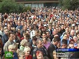 По мнению прокуратуры, Белов специально приехал из Москвы и принимал активное участие в организации и проведении 2 сентября в Кондопоге несанкционированного митинга с участием более 2 тысяч граждан По мнению прокуратуры, Белов специально приехал из Москвы и принимал активное участие в организации и проведении 2 сентября в Кондопоге несанкционированного митинга с участием более 2 тысяч граждан