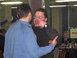 Еще одна типичная для сотрудников российских компаний реакция на алкоголь - в праздничный день высказать все самое наболевшее в лицо руководителю, причем нередко дело доходит до кулачных боев Еще одна типичная для сотрудников российских компаний реакция на алкоголь - в праздничный день высказать все самое наболевшее в лицо руководителю, причем нередко дело доходит до кулачных боев