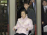 Подозреваемую в коррупции супругу главы Тайваня увезли из суда на "скорой помощи"
