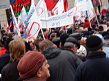 Оппозиционерам удалось провести короткое шествие, после которого около 70 демонстрантов задержала милиция. Организаторы назвали акцию "Днем рождения оппозиции", а московские власти - "мелким пшиком"
