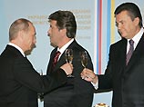 Премьер-министр Виктор Янукович считает, что встреча президентов Украины и России Виктора Ющенко и Владимира Путина позволит снять "искусственно созданные политические вопросы"