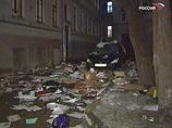 В пятницу вечером в музей Булгакова проник злоумышленник. По словам исполнительного директора музея, он вошел через черный ход, забаррикадировался и начал выбрасывать в окно всё подряд В пятницу вечером в музей Булгакова проник злоумышленник. По словам исполнительного директора музея, он вошел через черный ход, забаррикадировался и начал выбрасывать в окно всё подряд