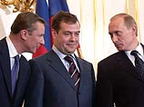В пятерку лучших российских политиков также вошли вице-премьер Дмитрий Медведев (он получил 8%), затем идет глава оборонного ведомства Сергей Иванов (7%) В пятерку лучших российских политиков также вошли вице-премьер Дмитрий Медведев (он получил 8%), затем идет глава оборонного ведомства Сергей Иванов (7%)