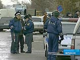 Операцию проводит управление ФСБ по Карачаево-Черкесии. Сведений о пострадавших не поступало, ближайшие кварталы оцеплены, жителей дома эвакуировали Операцию проводит управление ФСБ по Карачаево-Черкесии. Сведений о пострадавших не поступало, ближайшие кварталы оцеплены, жителей дома эвакуировали