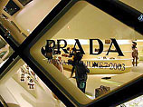 По словам представителей полиции, сотрудники магазина фирмы Prada, придя после рождественских праздников, обнаружили, что воры побывали в торговом зале