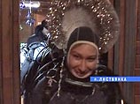 "Иркутские дайверы ежегодно устанавливают елку на дне Байкала. На этот раз 23 дайвера погружались с елкой на 15 метровую глубину. Температура воды в Байкале - плюс три градуса", - сообщила агентству "Интерфакс" дайвер-центра "АкваЭко" Ольга Маркова "Иркутские дайверы ежегодно устанавливают елку на дне Байкала. На этот раз 23 дайвера погружались с елкой на 15 метровую глубину. Температура воды в Байкале - плюс три градуса", - сообщила агентству "Интерфакс" дайвер-центра "АкваЭко" Ольга Маркова