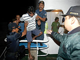 В Индонезии спасены еще 12 пассажиров затонувшего в ночь на субботу парома