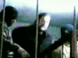 В Ираке арестован человек, заснявший на мобильный телефон казнь Саддама Хусейна и распространивший видеозапись через интернет. Об этом сообщает РИА "Новости" со ссылкой на телеканал Al-Arabia