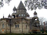 В первопрестольном Святом Эчмиадзине в присутствии государственного руководства Армении сегодня состоится праздничная литургия