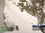 Киргизские спасатели завершили операцию по спуску с ледника "Учитель" пятерых российских альпинистов