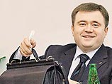 Петр Фрадков, старший сын премьер-министра Михаила Фрадкова, хоть и старше, но также занимает пост вице-президента во "Внешэкономбанке". Именно он, по данным российской прессы, возглавит в 2008 году Российский банк развития, структуру, которая находится н