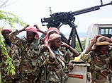 самолет AC-130 ВВС США вылетел с базы в соседнем государстве Джибути и нанес удар по базам повстанцев на юге Сомали, куда они бежали из столицы Могадишо, преследуемые эфиопскими войсками