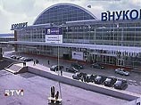 По информации агентства "Интерфакс", самолет вылетел рейсом 9123 из столичного аэропорта "Внуково" по маршруту Москва - Шарм-эш-Шейх в 6:10 утра вторника, однако примерно через полчаса полета экипаж самолета принял решение о возвращении в Москву