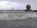 Вода в Неве поднялась на 170 см над ординаром, в Петербурге зафиксировано 302-е наводнение