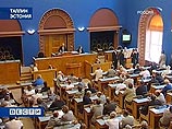 Парламент Эстонии принял в среду в третьем чтении закон "Об охране воинских захоронений", закладывающий основу для демонтажа монументов советским воинам и переноса их могил