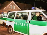 В результате нападения два человека погибли от рук преступников. Как сообщают немецкие новостные телеканалы со ссылкой на командира группы захвата, телефонный звонок об инциденте поступил на пульт дежурного полицейского управления в 22:05 в субботу
