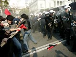 Массовые беспорядки в Греции продолжаются: неизвестные поджигают магазины и банки