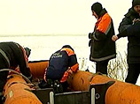 На Сахалине пограничники спасли трех подростков, которых уносило в море на льдине