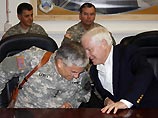 Министр обороны США Роберт Гейтс неожиданно прилетел в Ирак Министр обороны США Роберт Гейтс неожиданно прилетел в Ирак