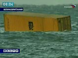 Англичане на побережье ищут "клад", выброшенный в море с судна во время урагана "Кирилл"