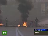 В Ливане проходит всеобщая забастовка, на улицах Бейрута тысячи людей жгут покрышки. Есть раненые В Ливане проходит всеобщая забастовка, на улицах Бейрута тысячи людей жгут покрышки. Есть раненые