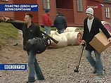 Полиция не дает англичанам растащить груз с судна, потерпевшего бедствие во время урагана "Кирилл" Полиция не дает англичанам растащить груз с судна, потерпевшего бедствие во время урагана "Кирилл"