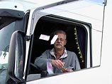 В Германии водитель-дальнобойщик хочет выбросить в окно 75 тысяч евро