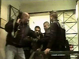 Боевики движения "Хамас" освободили похищенного в воскресенье вечером бригадного генерала Сейеда Шаабана Абу Асра, главу палестинских служб безопасности "Подразделение 17" в центральной части сектора Газа Боевики движения "Хамас" освободили похищенного в воскресенье вечером бригадного генерала Сейеда Шаабана Абу Асра, главу палестинских служб безопасности "Подразделение 17" в центральной части сектора Газа