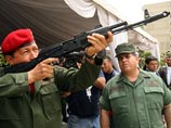 Каракас начал замену бельгийских автоматических винтовок FAL, для чего закупил в 2006 году 100 тысяч автоматов Калашникова АК-103 четвертого поколения