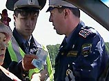 Сотрудникам ГИБДД могут вернуть право брать штрафы "не отходя от дороги" Сотрудникам ГИБДД могут вернуть право брать штрафы "не отходя от дороги"