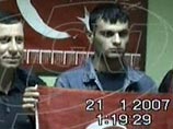 Скандал в Турции: подозреваемый в убийстве Гранта Динка позировал на фоне флага Скандал в Турции: подозреваемый в убийстве Гранта Динка позировал на фоне флага