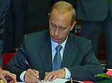 Путин подписал закон, разрешающий читать в карцере книги и прессу