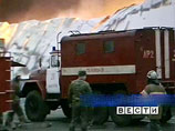 Всего из горящего здания эвакуированы 70 человек. На месте пожара работают 20 единиц техники и 50 спасателей