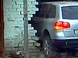 В Новгородской области гражданин Германии на джипе врезался в фуру и жилой дом: трое погибших В Новгородской области гражданин Германии на джипе врезался в фуру и жилой дом: трое погибших