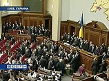 Открывая заседание правительства в среду в Киеве, он напомнил о том, как накануне происходило открытие третьей сессии Верховной Рады