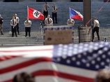 В США возрождается Ку-клукс-клан, взявший в союзники неонацистские движения В США возрождается Ку-клукс-клан, взявший в союзники неонацистские движения