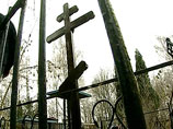 Отношения было решено выяснять на Михайловском кладбище города. Там подростки начали избивать жертву, затем вытащили из могилы крест и им убили молодого человека Отношения было решено выяснять на Михайловском кладбище города. Там подростки начали избивать жертву, затем вытащили из могилы крест и им убили молодого человека