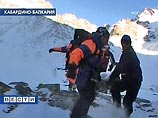 По словам собеседника агентства, поиски пропавшей 18-летней альпинистки Татьяны Долгополовой продолжаются. В них принимают участие 79 спасателей