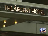 Инцидент произошел 1 февраля в отеле Argent, куда писатель прибыл на международную "Конференцию по проблемам ограничения насилия в мире"