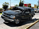 Как сообщает АР со ссылкой на генерального прокурора штата Хавьер Гонсалес, полицейские, прибывшие на место дорожно-транспортного происшествия, пытались задержать нескольких мужчин, выгружающих оружие из автомобил