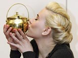 Гарвардский университет вручил Скарлетт Йоханссон золотой котелок Гарвардский университет вручил Скарлетт Йоханссон золотой котелок